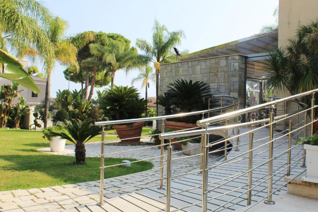 Colonna Rooms & Apartment Trani Buitenkant foto