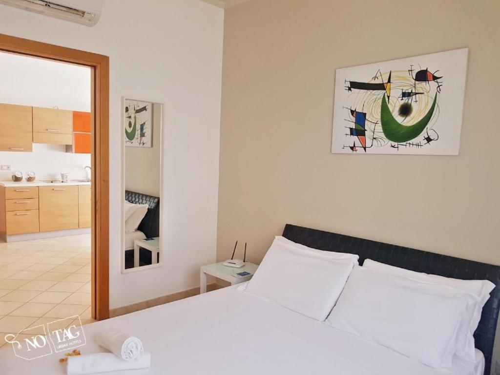 Colonna Rooms & Apartment Trani Buitenkant foto