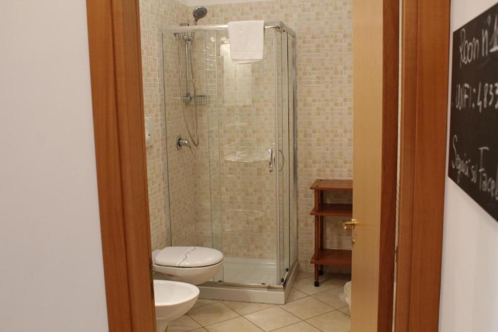 Colonna Rooms & Apartment Trani Buitenkant foto