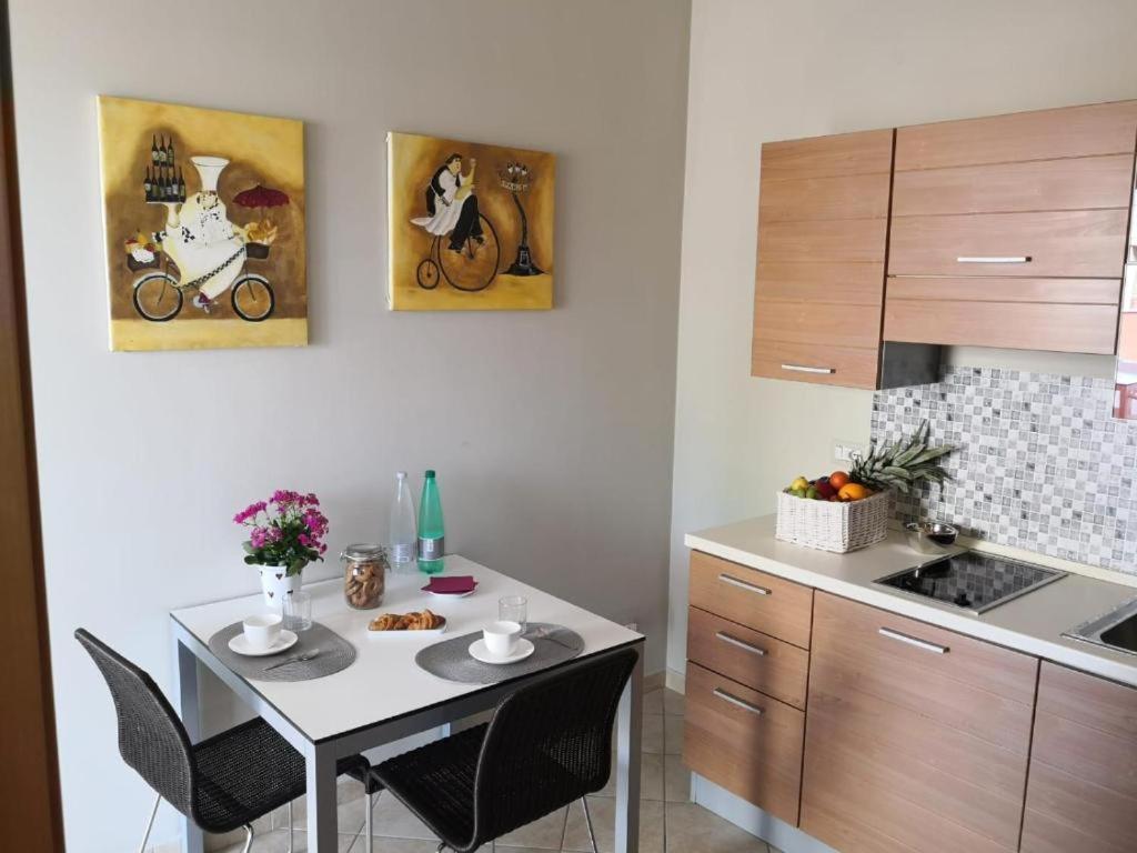 Colonna Rooms & Apartment Trani Buitenkant foto