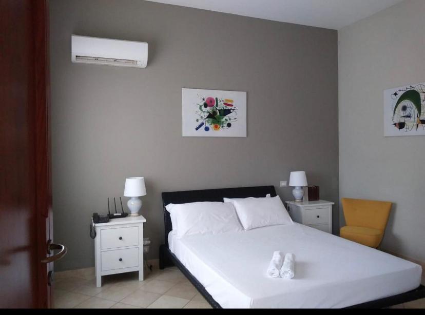 Colonna Rooms & Apartment Trani Buitenkant foto